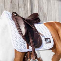 Kentucky Dressage Saddle Pad Fishbone with 2 Numbers - White