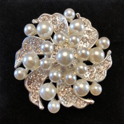 Pearl and Crystal stock pin